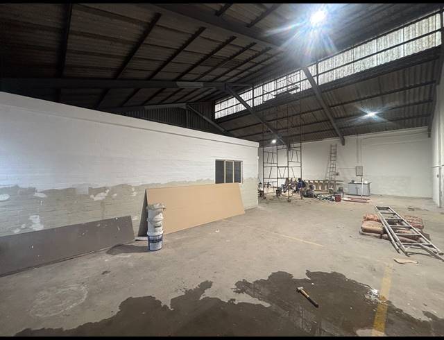 250M² WAREHOUSE TO LET IN STIKLAND INDUSTRIAL